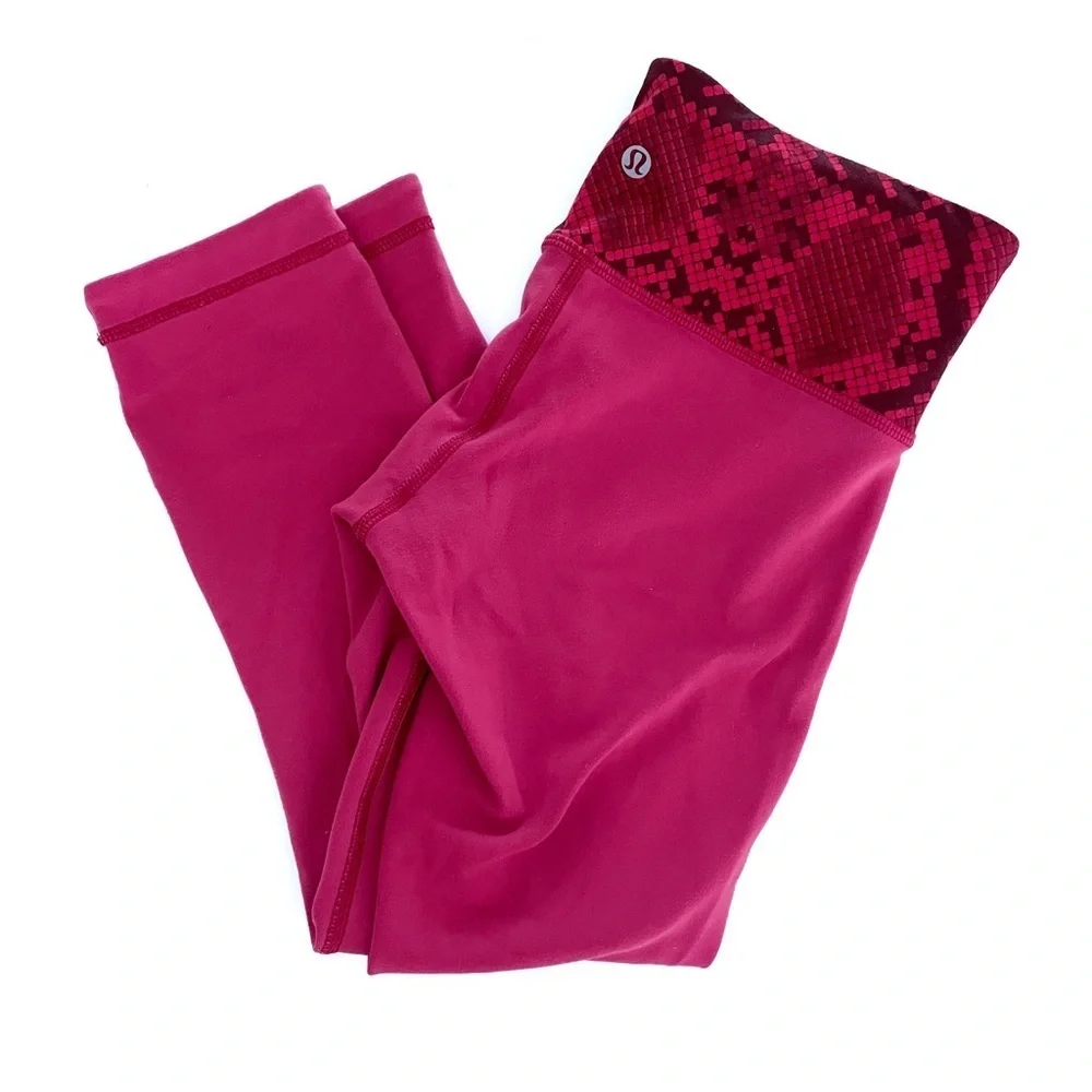 Lululemon Athletica Reversible Wunder Under Cropped Leggings. Womens size 4